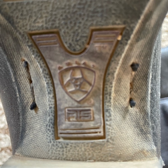 Ariat black cowboy boots. Rarely worn. Good condition. Size 6 - Picture 3 of 7